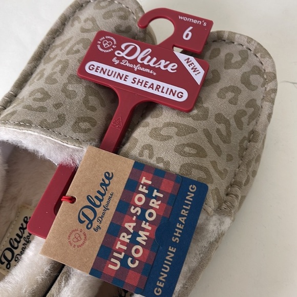 NWT Women's Cheetah Moccasin Slippers -Dluxe by Dearfoams - Picture 2 of 6